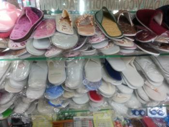 廠家直銷一次性拖鞋與壓縮毛巾，支持定制服務(wù)——義烏榮娟日用品介紹