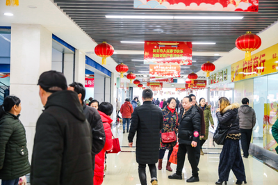 三湘農(nóng)品嘉年華 福滿蓮城年貨節(jié) 消費扶貧暖意融融，日用百貨商貿(mào)興旺
